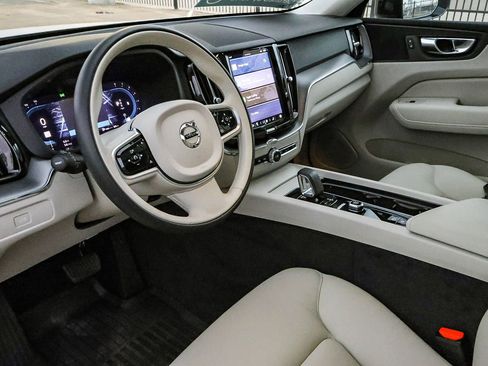 Used 2025 Volvo XC60 B5 Core w/ Protection Package Premier image 29