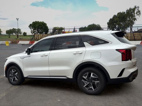 Certified 2022 Kia Sorento S FWD image 4