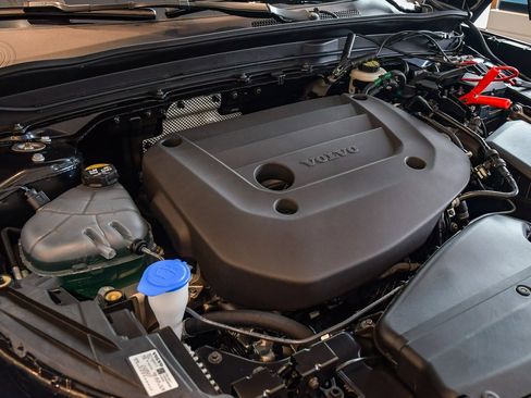 New 2025 Volvo XC40 B5 Ultra w/ Climate Package image 30