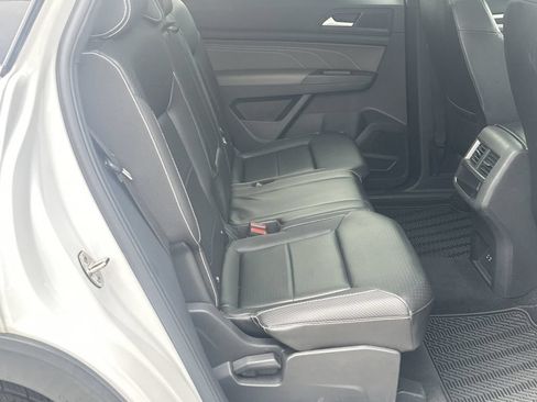 Used 2022 Volkswagen Atlas Cross Sport SEL R-Line AWD/4WD image 15