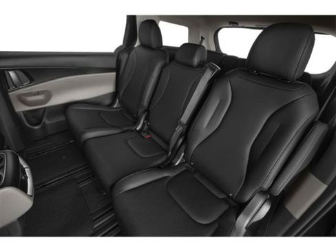 Used 2026 Kia Carnival LXS FWD image 15