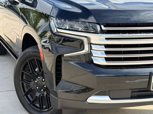 Used 2023 Chevrolet Suburban High Country w/ Premium Package 2 AWD/4WD image 3