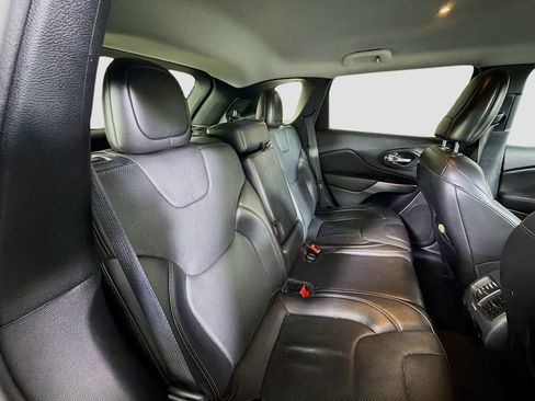 Used 2019 Jeep Cherokee Limited AWD/4WD image 25