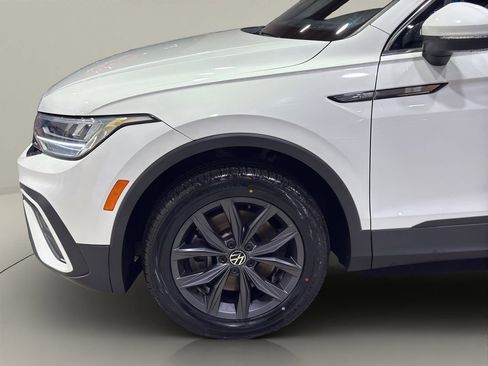 Used 2022 Volkswagen Tiguan SE image 22