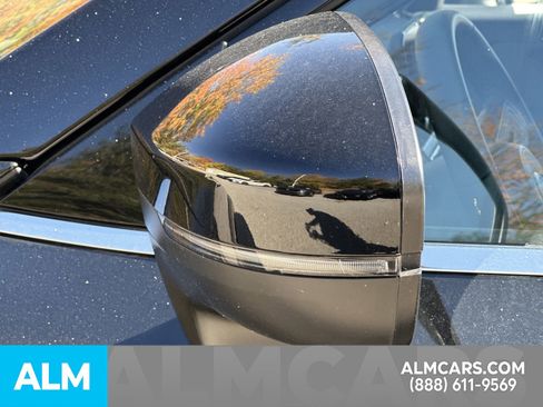 Used 2025 Nissan Pathfinder SV image 33