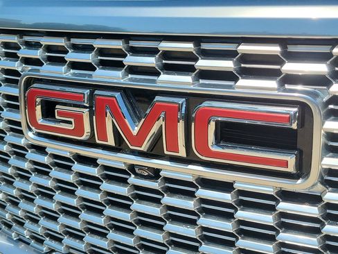 Certified 2024 GMC Yukon XL Denali w/ Advanced Technology Package AWD/4WD image 31