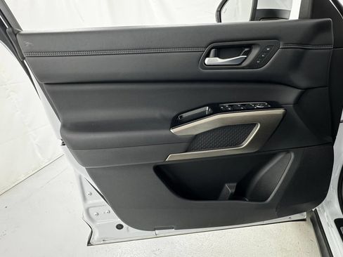 Certified 2025 Nissan Pathfinder Platinum AWD/4WD image 22