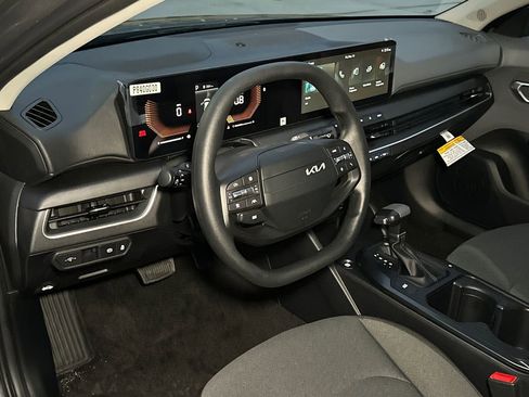New 2025 Kia K4 LXS image 16