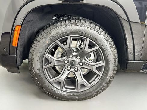 New 2026 Jeep Grand Wagoneer 4WD image 37
