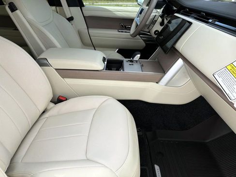 New 2026 Land Rover Range Rover SE image 9