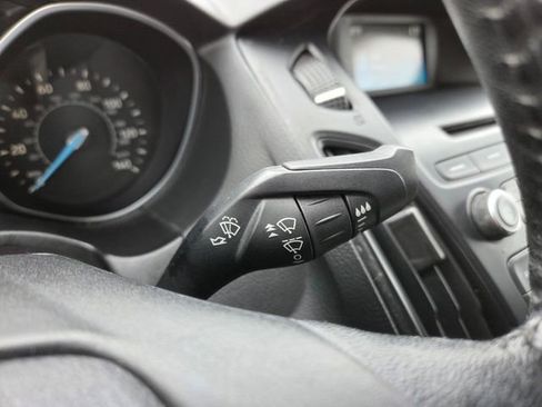 Used 2015 Ford Focus SE w/ SE Cold Weather Package image 19