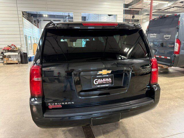 Used 2016 Chevrolet Suburban LT w/ Luxury Package AWD/4WD image 32