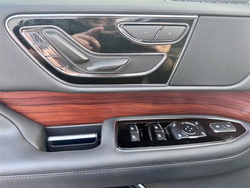 Used 2024 Lincoln Navigator Premiere image 24
