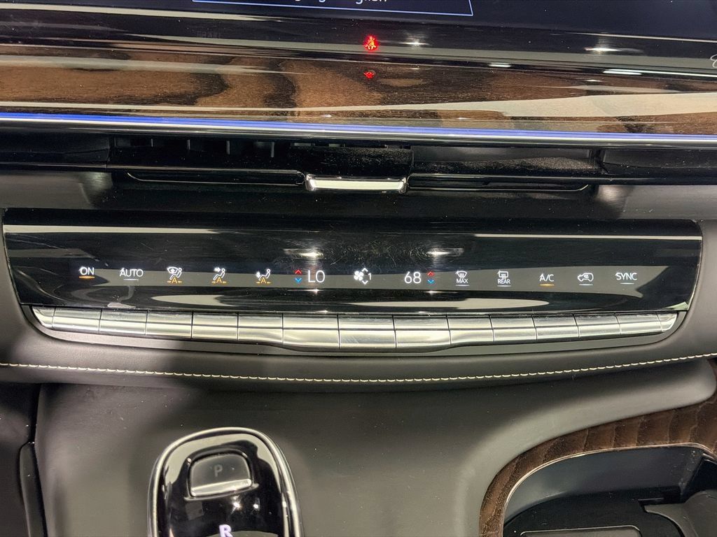 Used 2023 Cadillac Escalade Sport Platinum AWD/4WD image 17