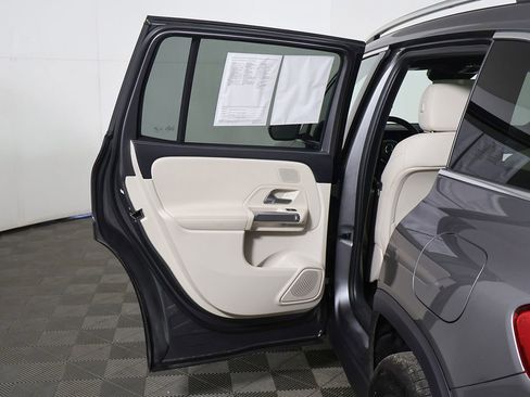 Used 2024 Mercedes-Benz GLB 250 4MATIC w/ Driver Assistance Package image 22