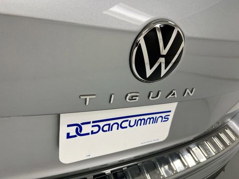 Used 2023 Volkswagen Tiguan SE image 25