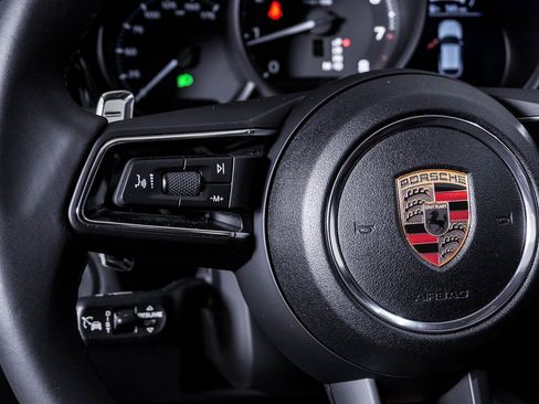 Certified 2025 Porsche Macan image 20