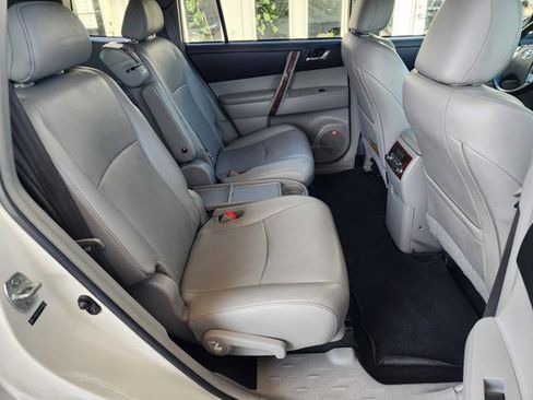 Used 2013 Toyota Highlander Limited image 19