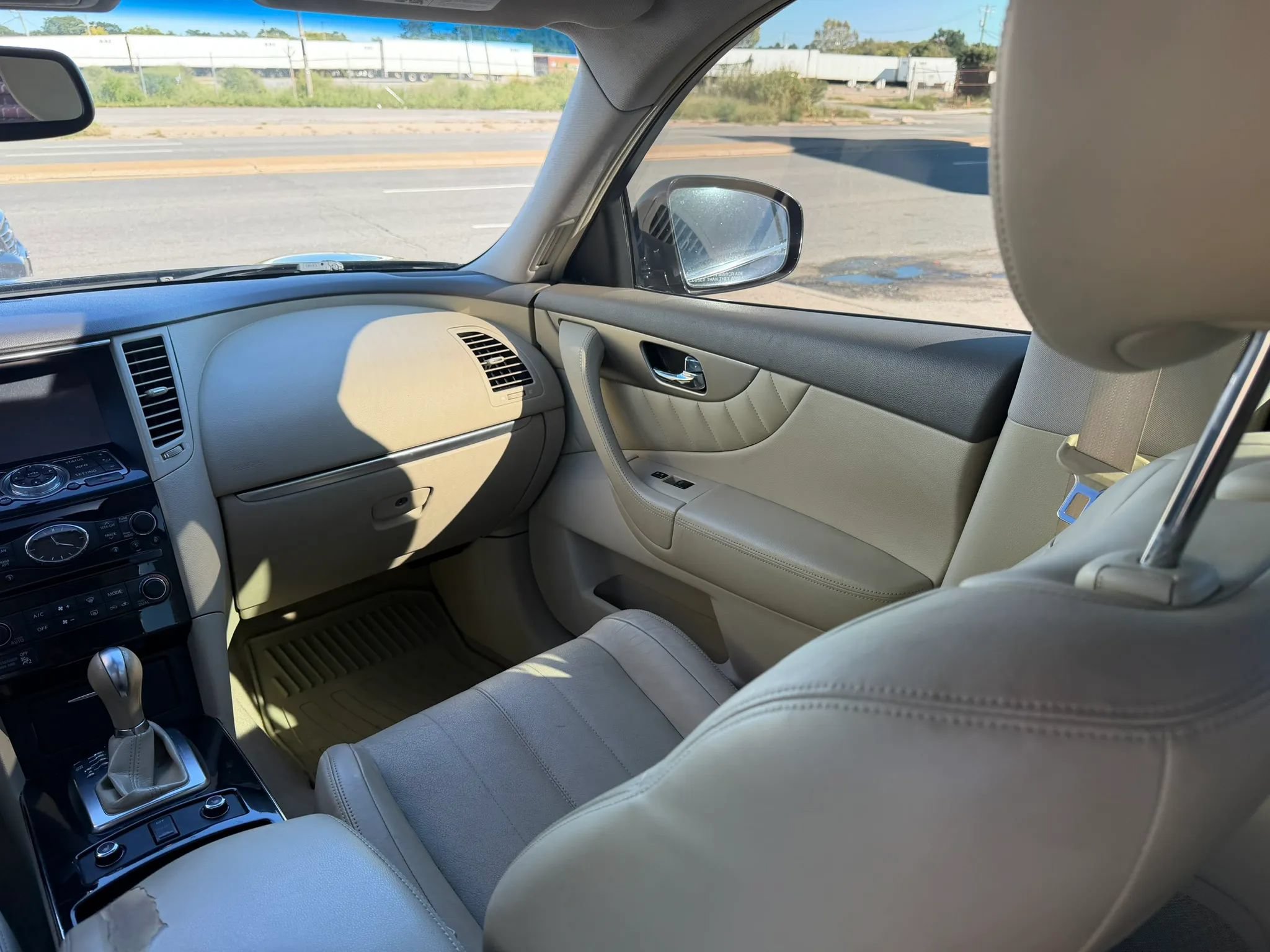 Used 2015 INFINITI QX70 2WD w/ Premium Package image 15