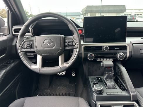 Used 2025 Toyota Tacoma TRD Sport image 15