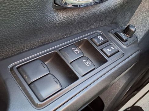 Used 2022 Nissan Titan PRO-4X w/ Pro-4x Convenience Package image 27