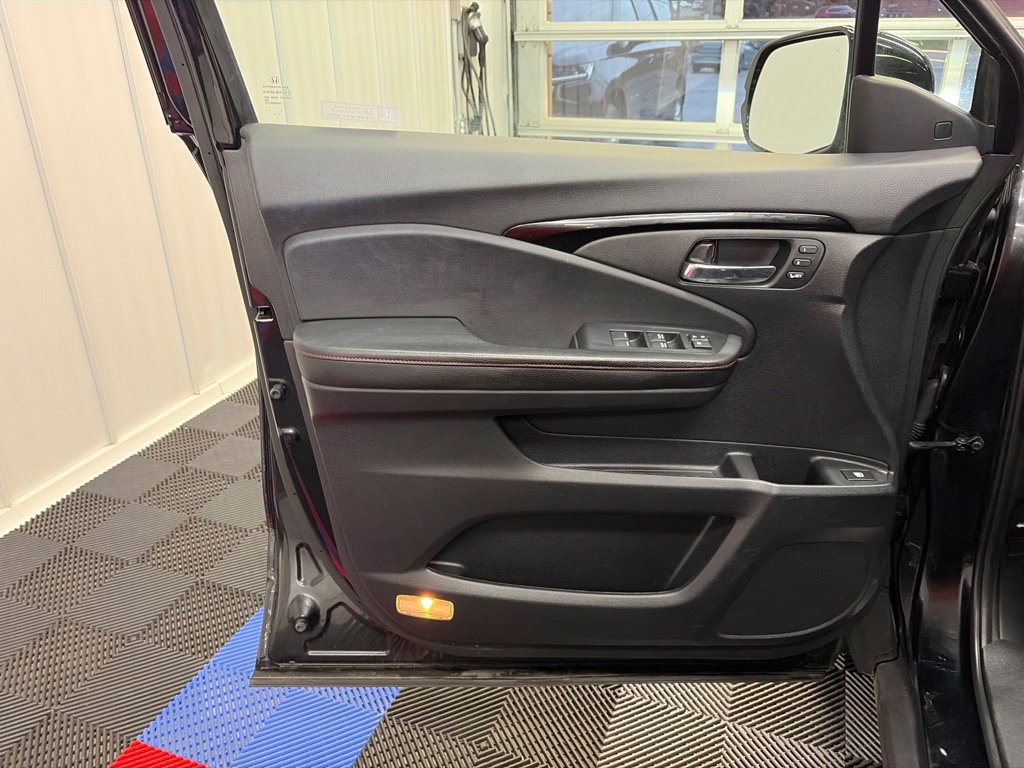 Used 2020 Honda Ridgeline Black Edition image 9