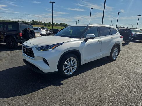 Used 2021 Toyota Highlander Limited image 1