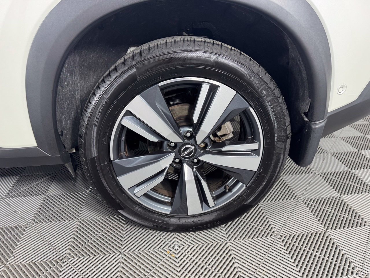 Used 2023 Nissan Rogue SL AWD/4WD image 38