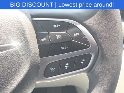 Used 2023 Chrysler Pacifica Touring-L FWD image 43