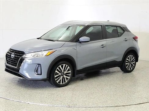 Used 2024 Nissan Kicks SV FWD image 3