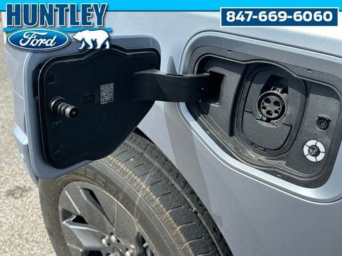 Used 2022 Ford F150 Lightning Lariat image 10