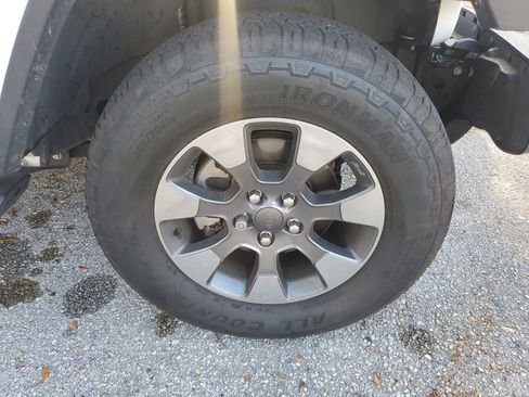 Used 2018 Jeep Wrangler Unlimited Sahara image 6