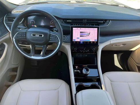 Used 2023 Jeep Grand Cherokee Limited AWD/4WD image 12