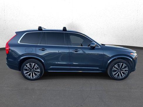 Used 2022 Volvo XC90 T6 Momentum image 2