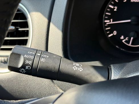 Used 2015 Nissan Pathfinder SV w/ Cargo Package AWD/4WD image 27