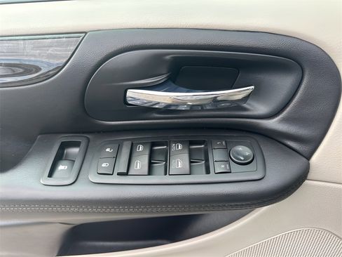 Used 2013 Dodge Grand Caravan SE image 21