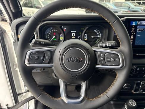 Used 2024 Jeep Wrangler Unlimited Sahara w/ Technology Group AWD/4WD image 13