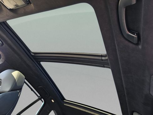 Used 2025 BMW X5 M Competition w/ Executive Package image 18