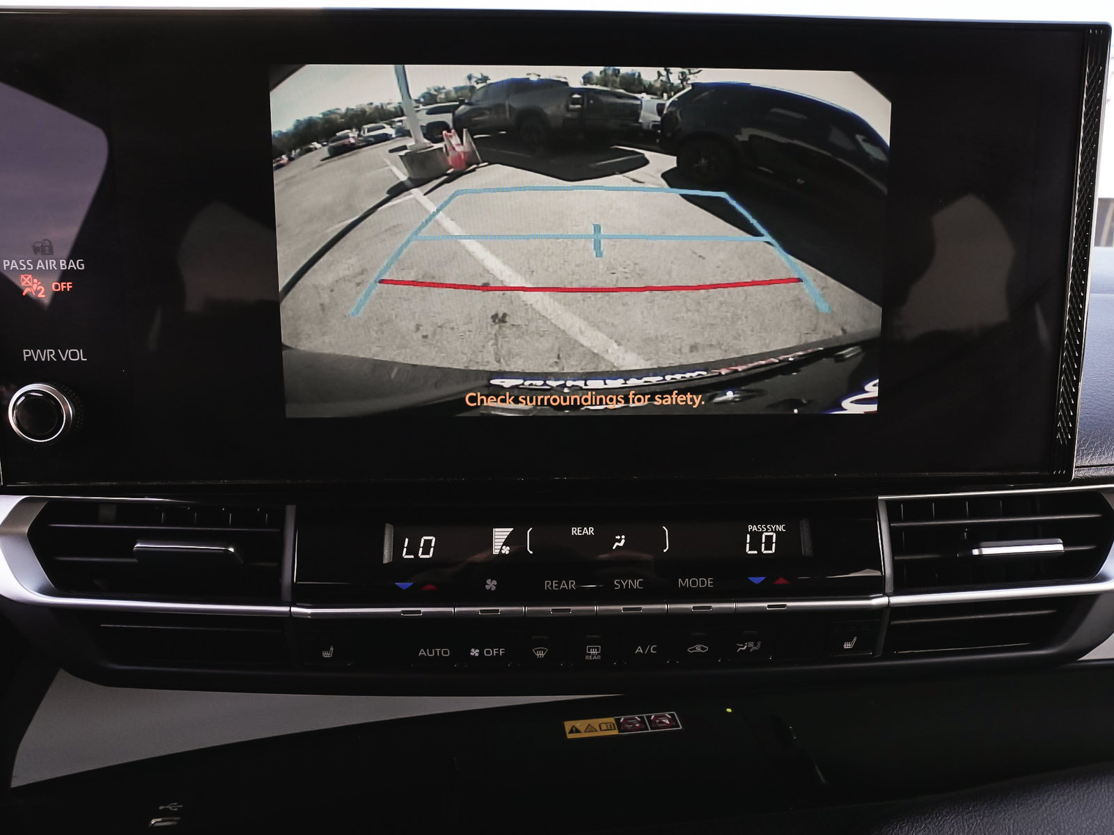 Used 2025 Toyota Sienna XLE FWD image 26