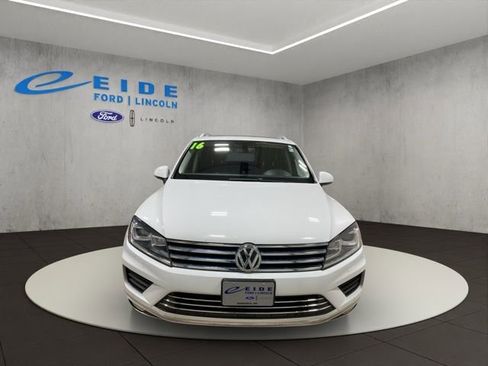 Used 2016 Volkswagen Touareg Sport image 9