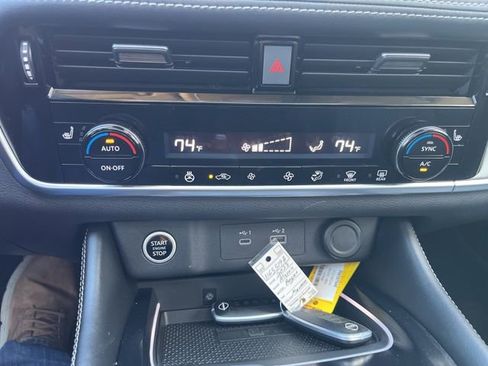 Used 2023 Nissan Rogue Platinum image 18