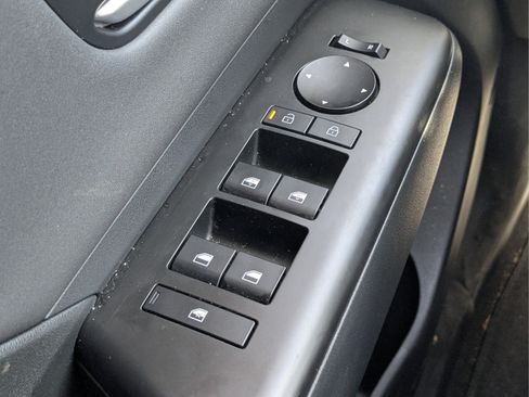 Used 2024 Hyundai Kona Limited FWD image 29