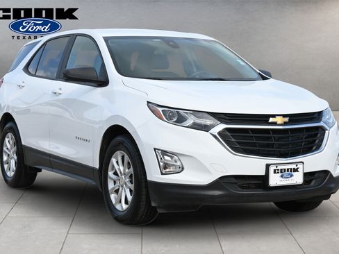 Used 2020 Chevrolet Equinox LS w/ LS Convenience Package FWD image 2