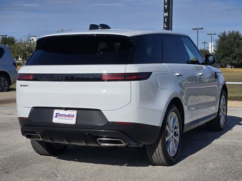 Used 2025 Land Rover Range Rover Sport SE image 8