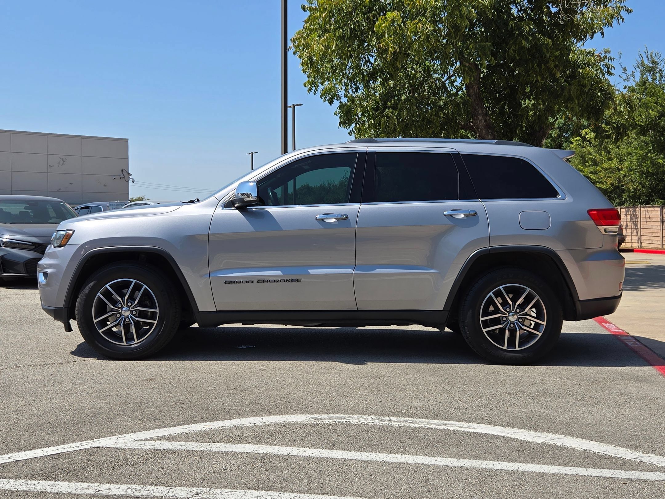Used 2018 Jeep Grand Cherokee Limited w/ Luxury Group II RWD image 6