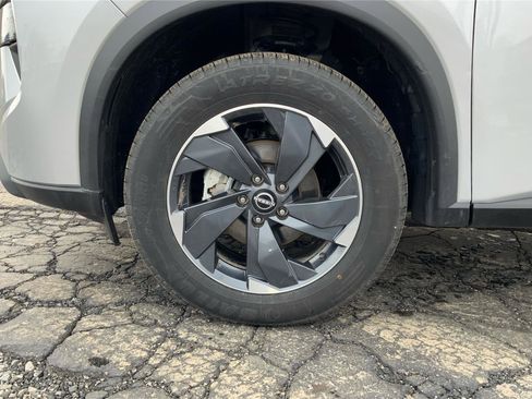 Used 2025 Nissan Rogue SV image 29