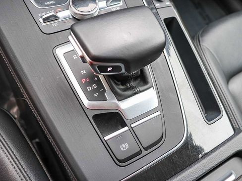 Used 2020 Audi Q5 e Premium Plus w/ Premium Plus Package image 25