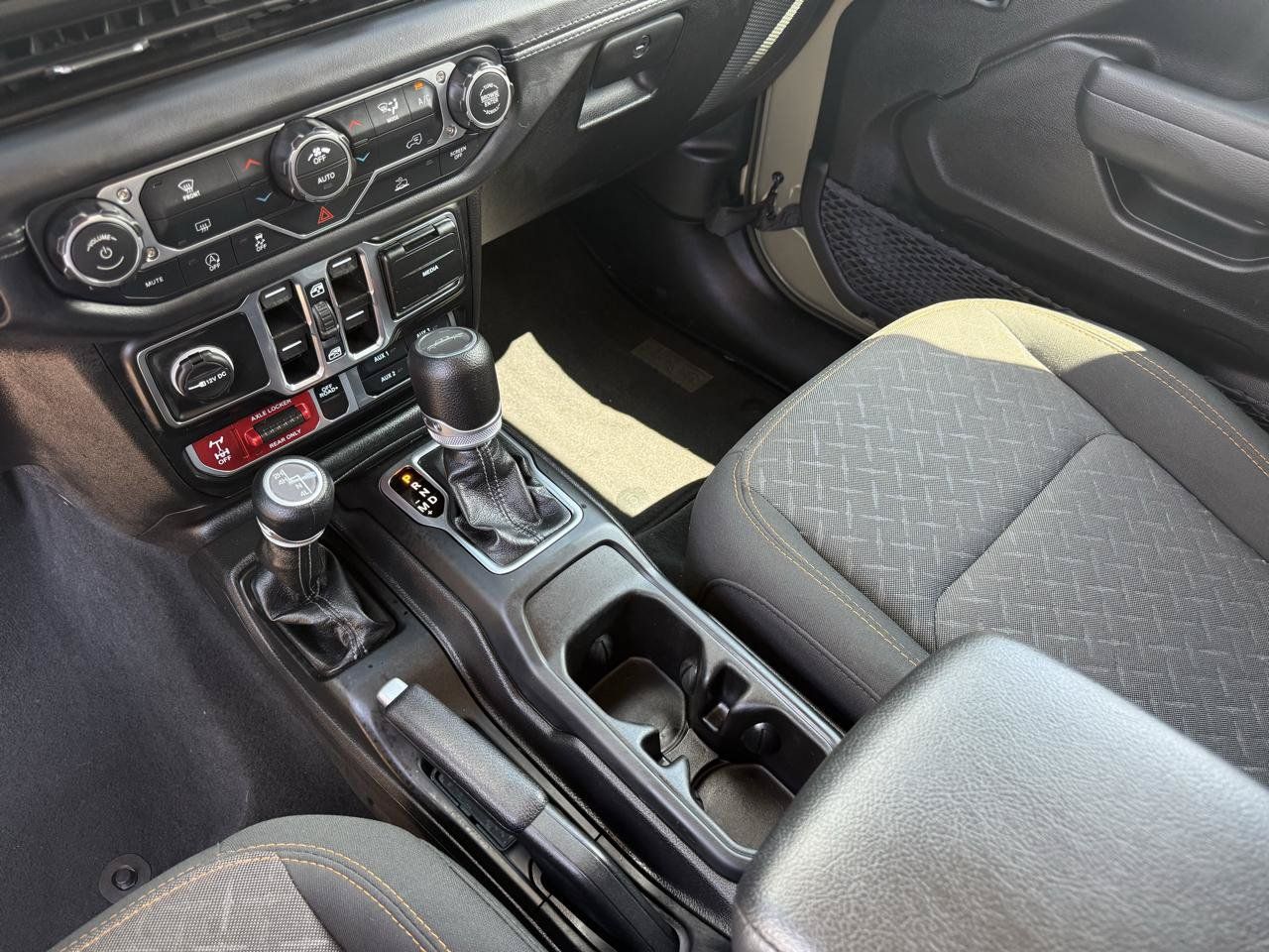 Used 2026 Jeep Gladiator Mojave AWD/4WD image 10