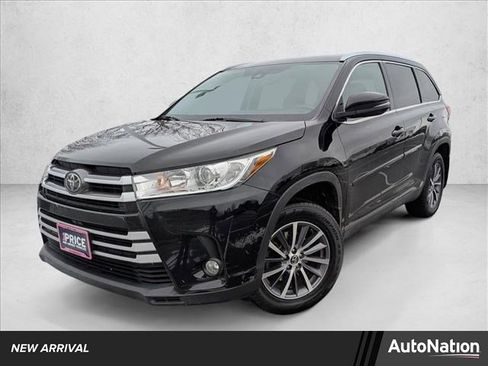Used 2019 Toyota Highlander XLE image 1