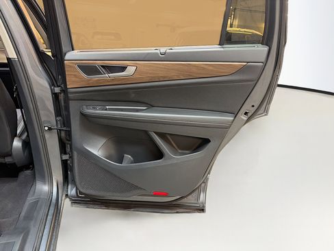 Used 2024 Volkswagen Atlas SE image 32